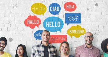 Multilinguale Kommunikation in Agenturen: Die Bedeutung effizienter Übersetzungslösungen für den globalen Markt. (Foto: AdobeStock - 132659910 Rawpixel.com)